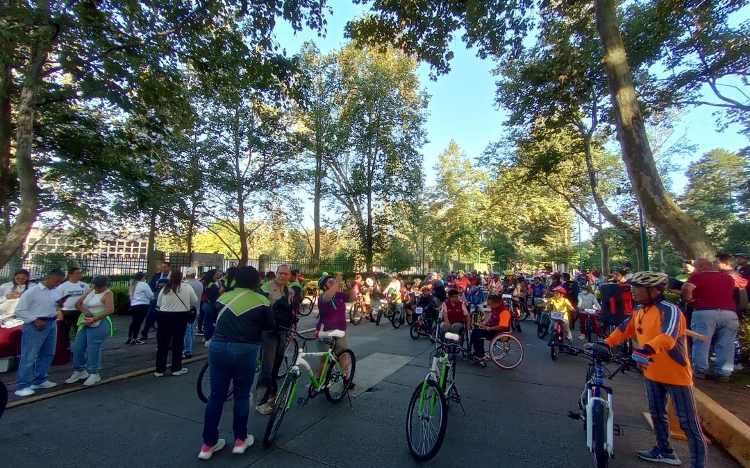 Este domingo 8 de junio se llevo a cabo una rodada familiar en Xalapa con motivo del»Día Mundial de la Bicicleta».Más de 600 participantes en ellos personas con discapacidad.