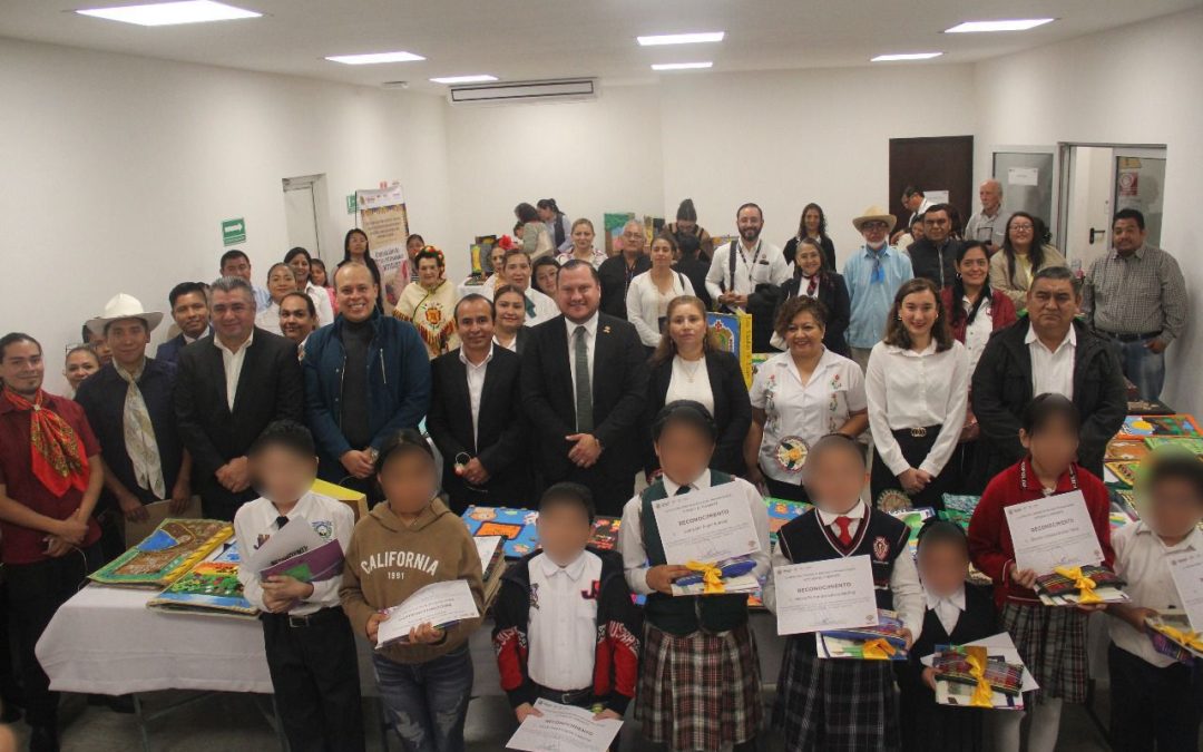 Expone SEV libros artesanales elaborados por estudiantes de primaria