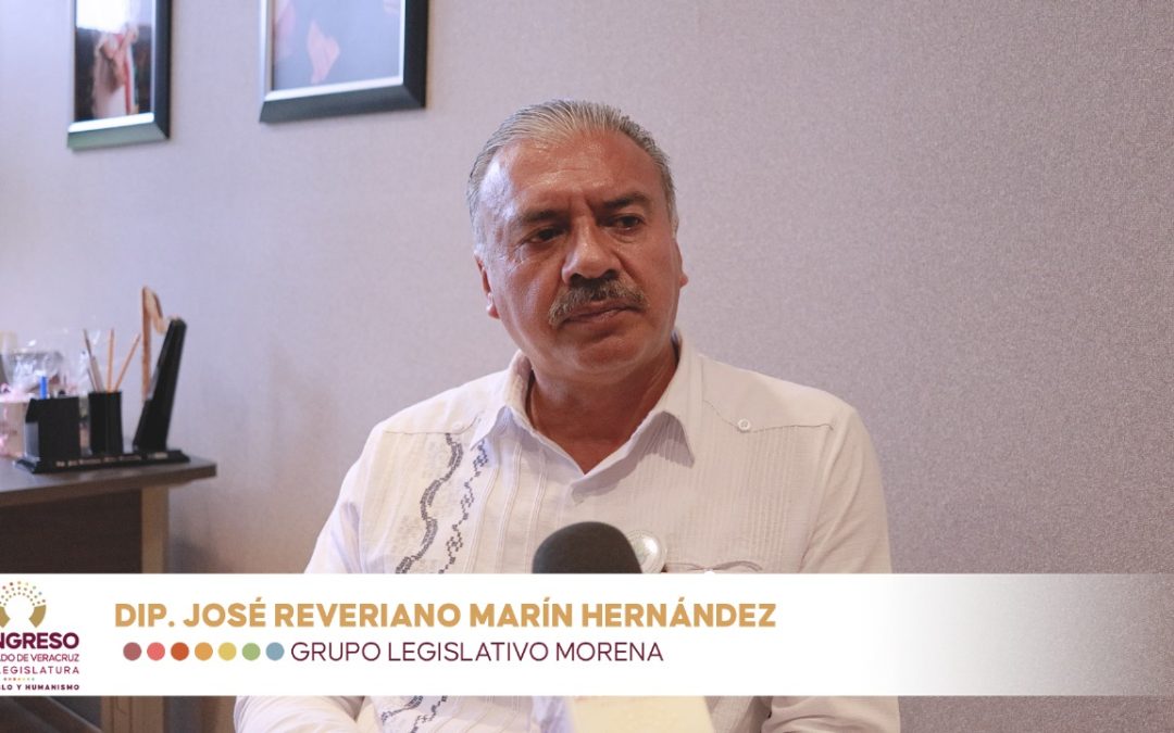 Llama diputado José Reveriano Marín a motivar a alumnos a superarse y evitar graduaciones ostentosas