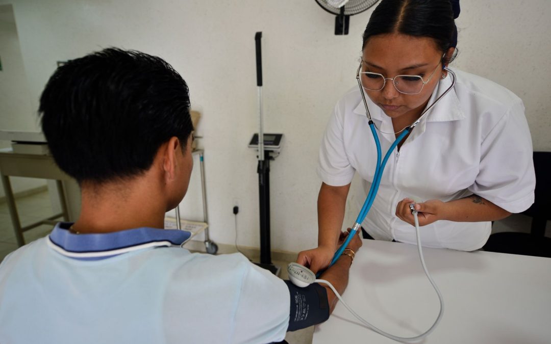 Salud promueve detección temprana de diabetes e hipertensión