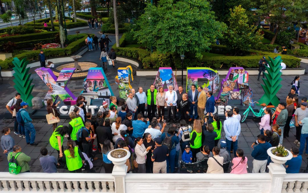 Develan Letras Turísticas de Xalapa en el Parque Juárez