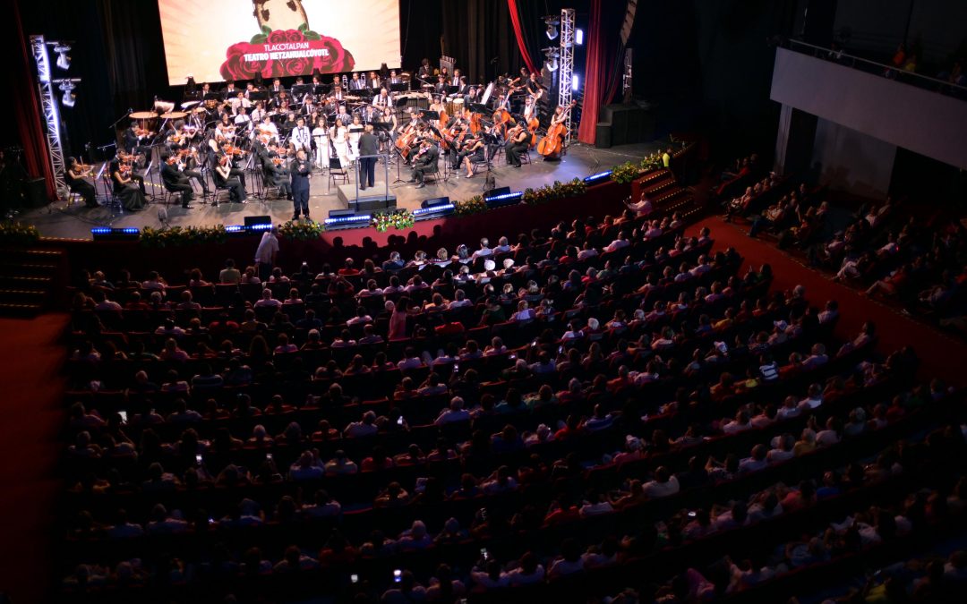 Rocío Nahle clausuró el exitoso Festival Internacional del Bolero en Veracruz