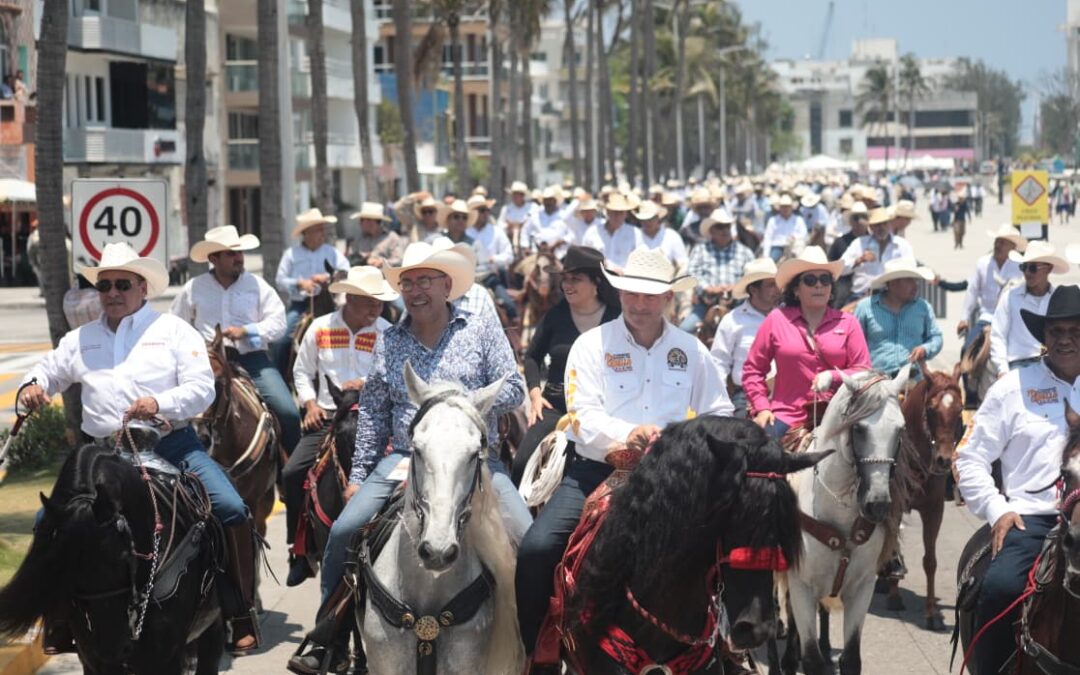 Cabalgata reúne a 3 mil jinetes y caballos en el cierre del Congreso del Caballo 