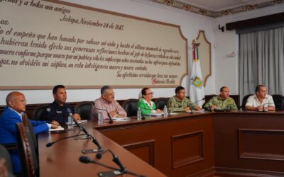 En fomento al deporte, atletas de levantamiento de pesas recibieron materiales de entrenamiento