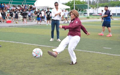 Rosa María Hernández Espejo inaugura torneo universitario “Fútbol Somos 26” en Veracruz